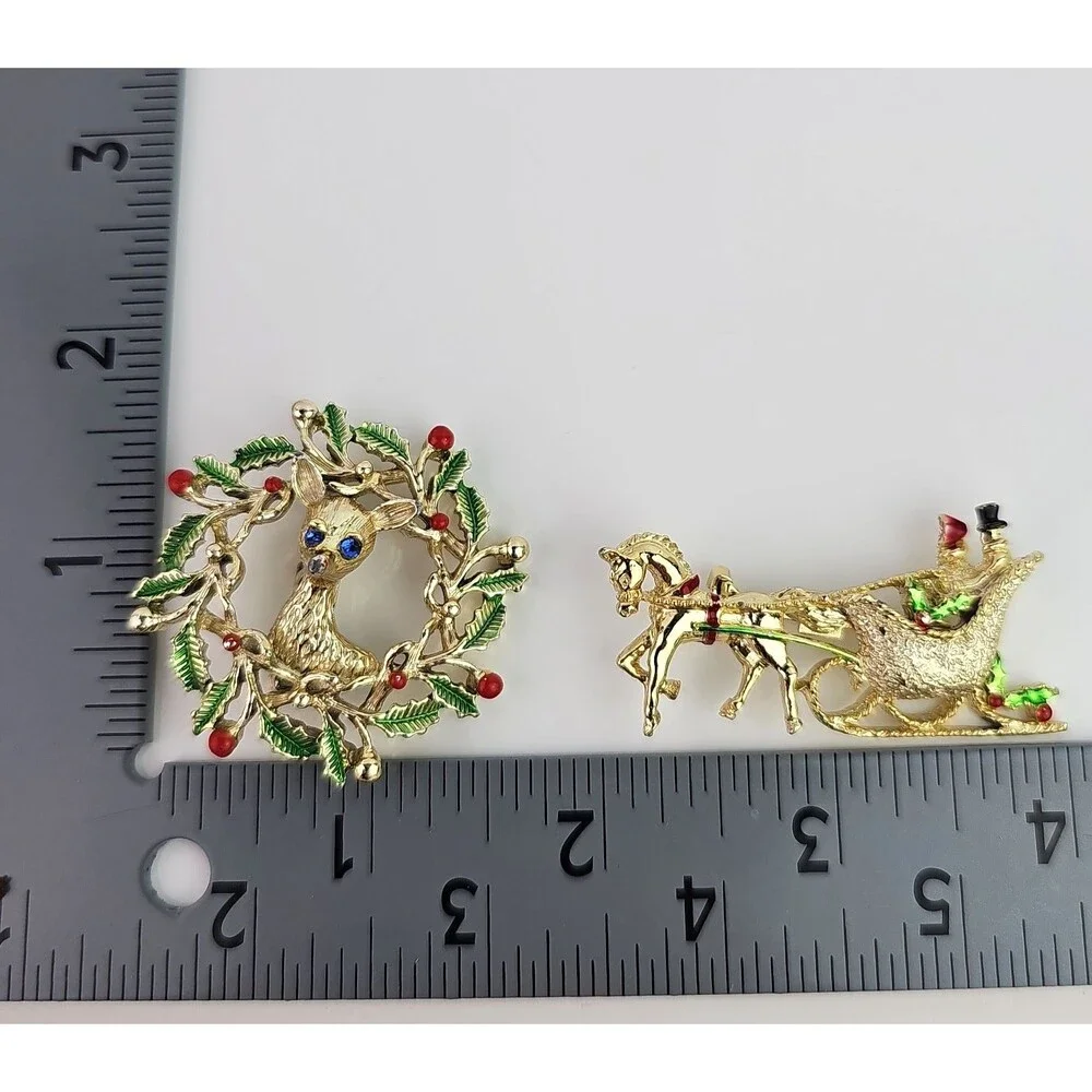 Signed Gerry’s Brooch Horse Sleigh Holiday Wreath Deer Brooch Gold Tone Set of 2